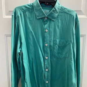 Tommy Bahama Men’s Casual button down long sleeve shirt in green.